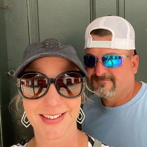 Meet your Posher, April